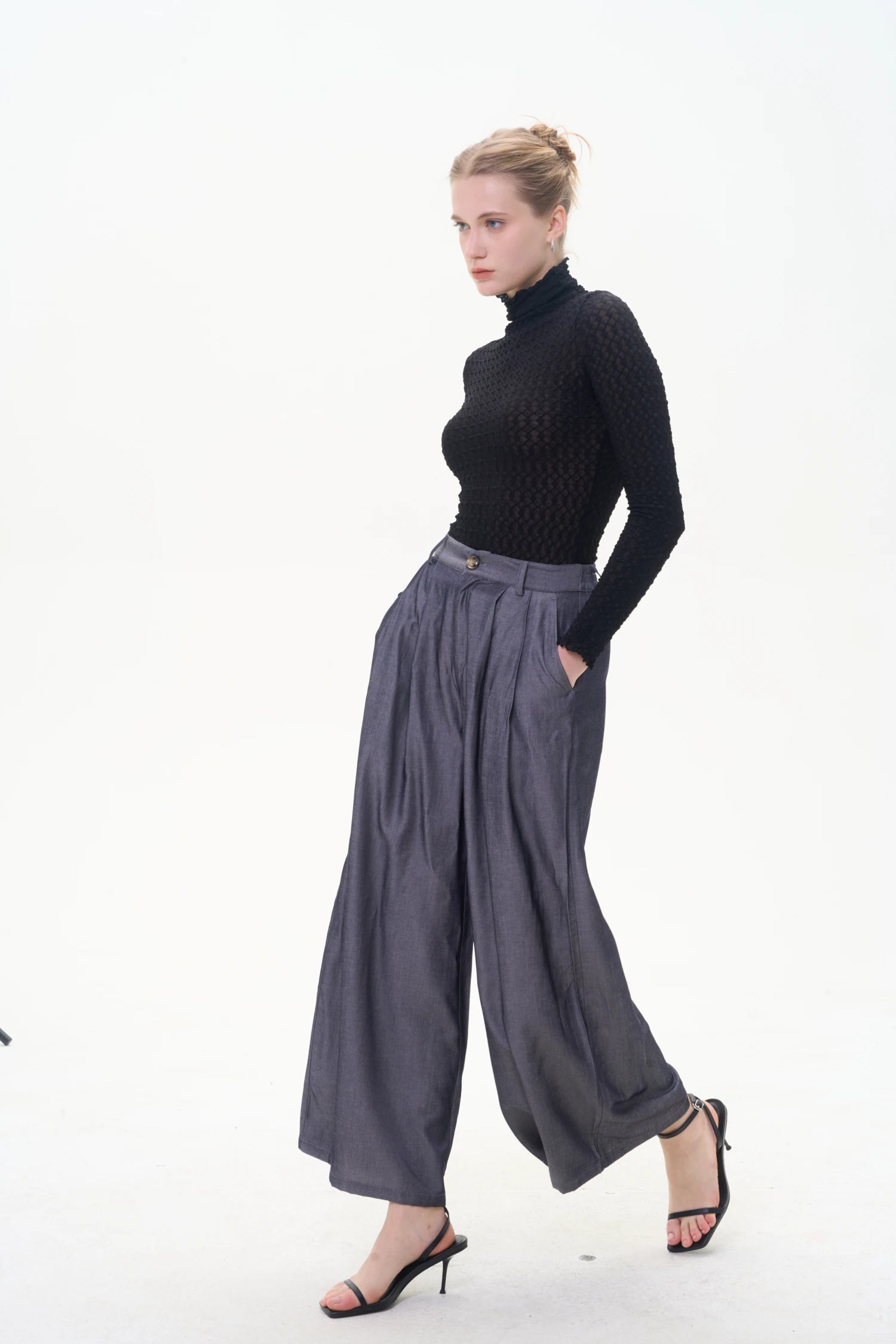 Rowan Pleated Wide-Leg Trouser