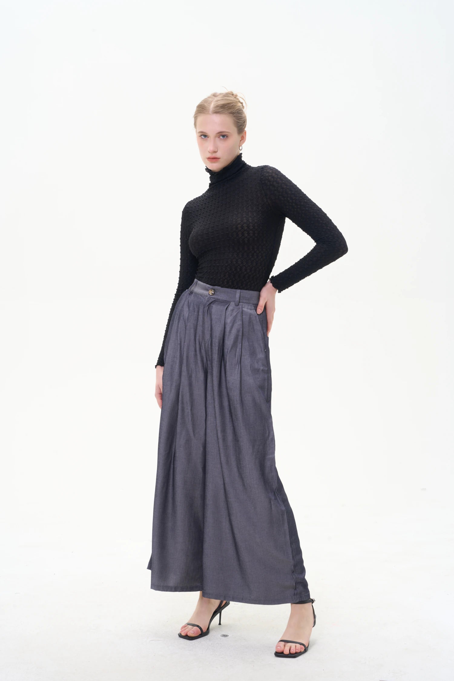 Rowan Pleated Wide-Leg Trouser